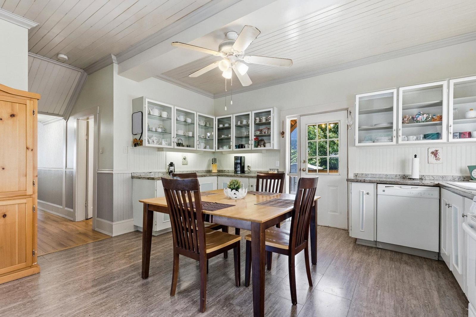 Listing Image 9