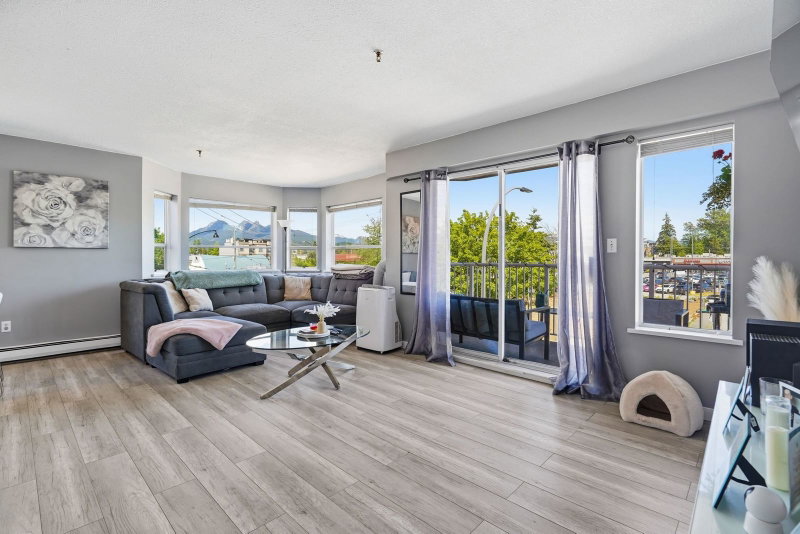 331 - 22661 Lougheed Highway