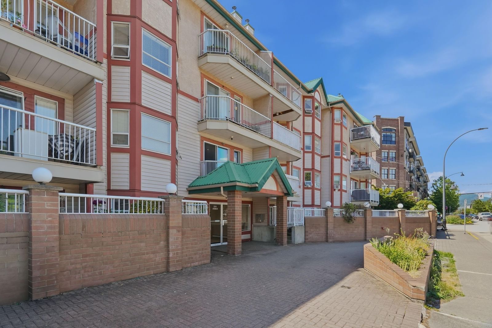 Listing Image 4