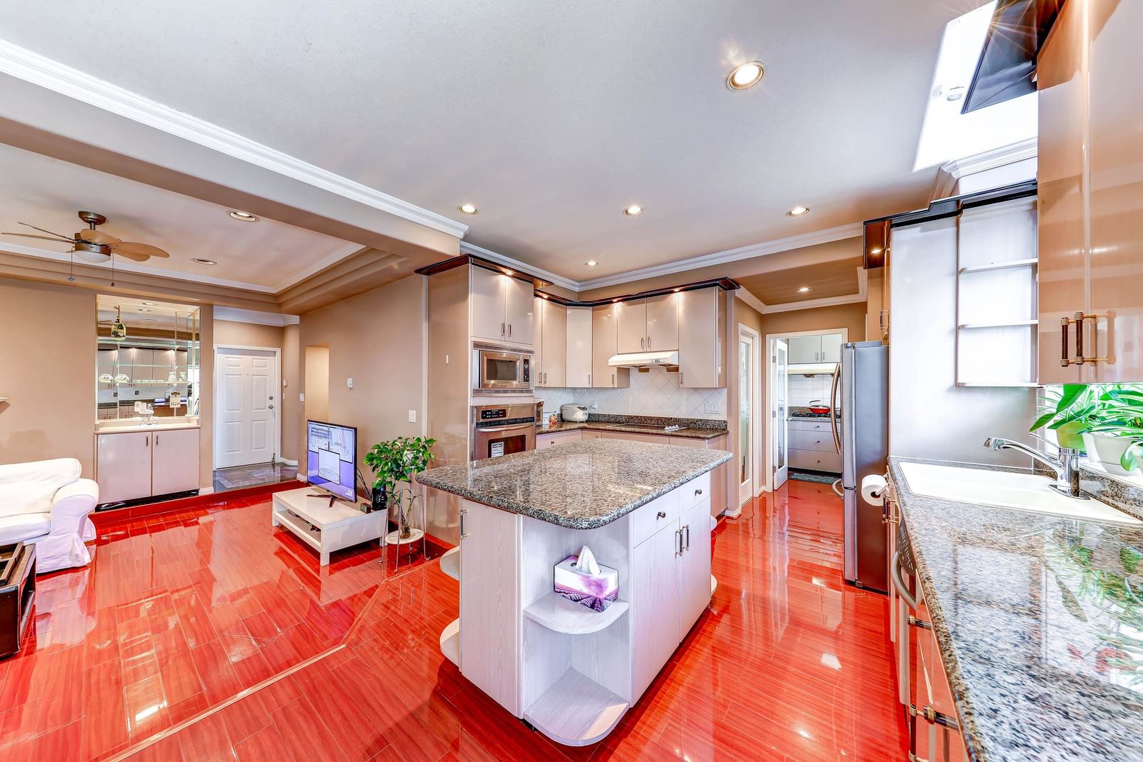 Listing Image 12