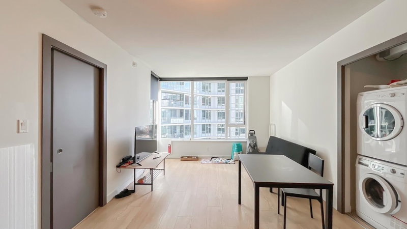 805 - 68 Smithe Street