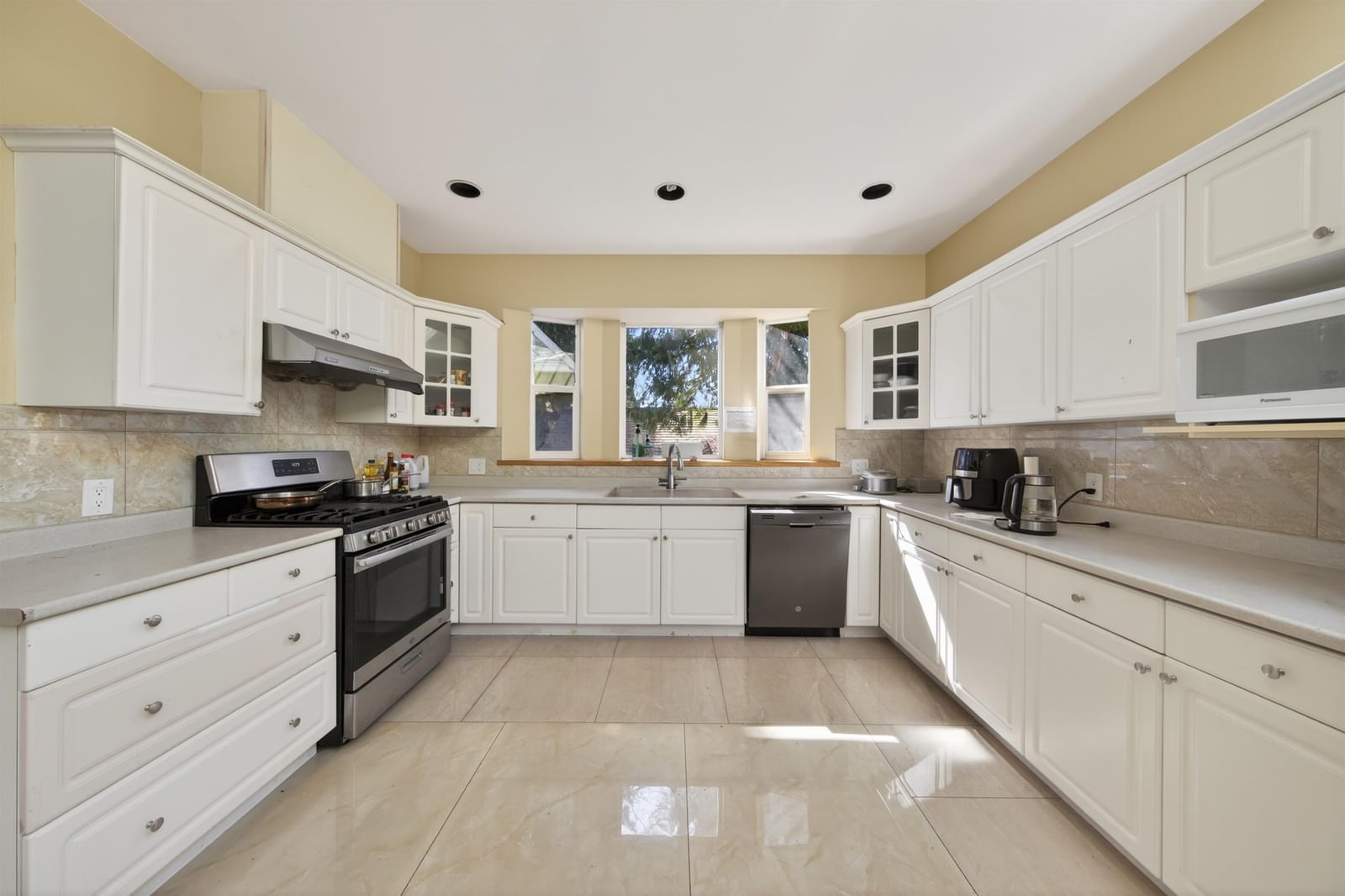 Listing Image 9