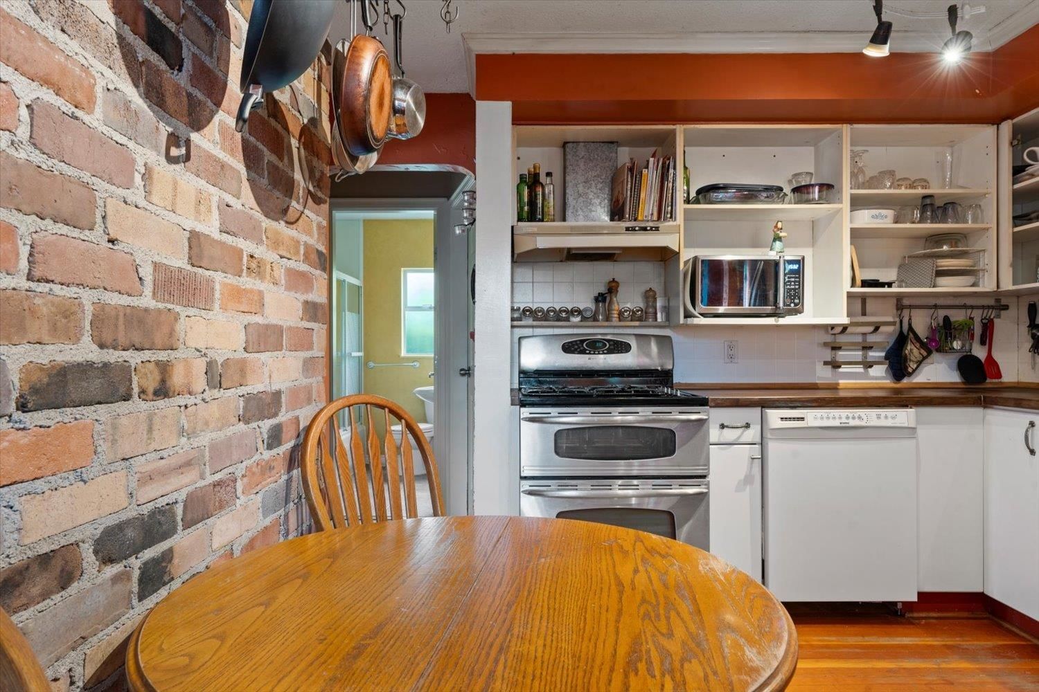 Listing Image 13