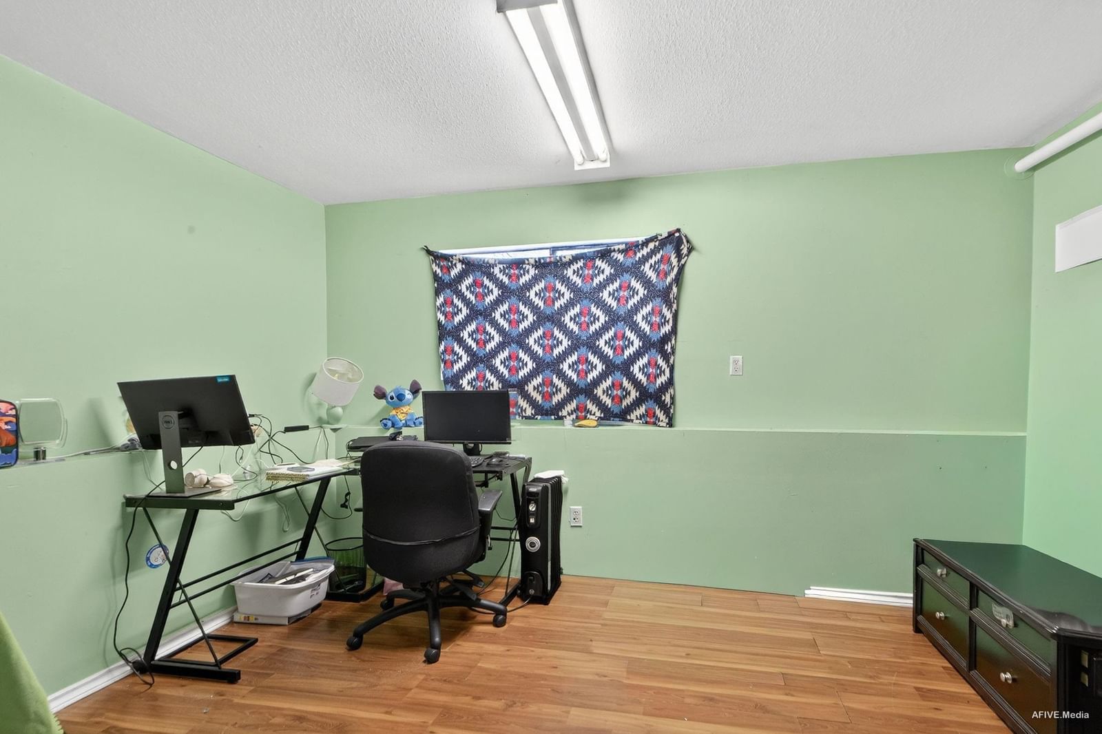Listing Image 17