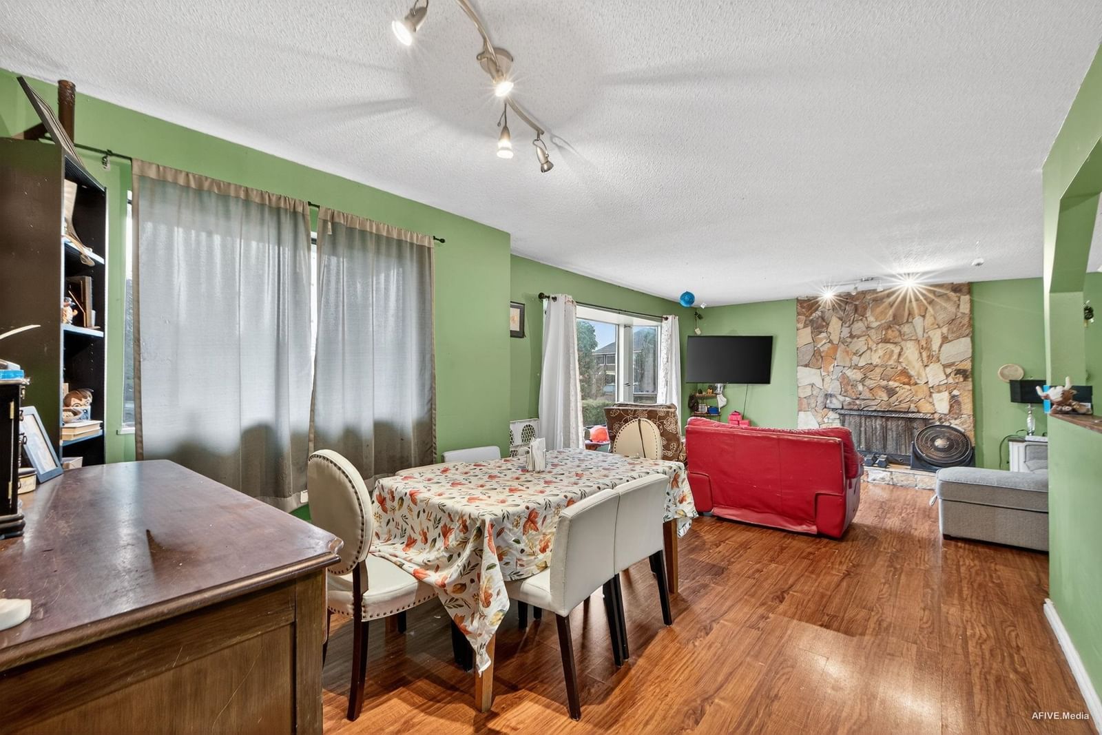 Listing Image 8
