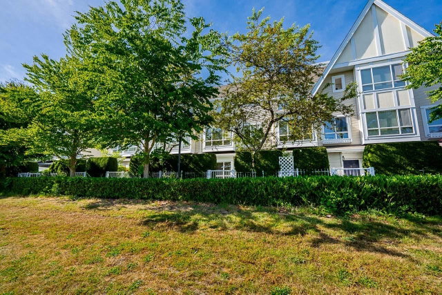 109 - 6588 Southoaks Crescent
