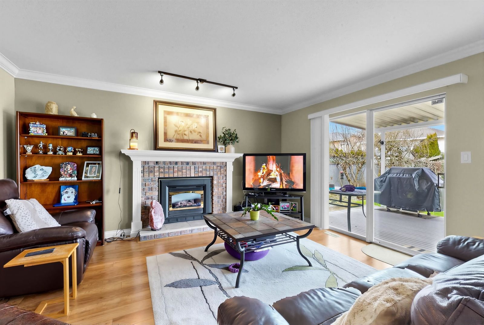 Listing Image 12