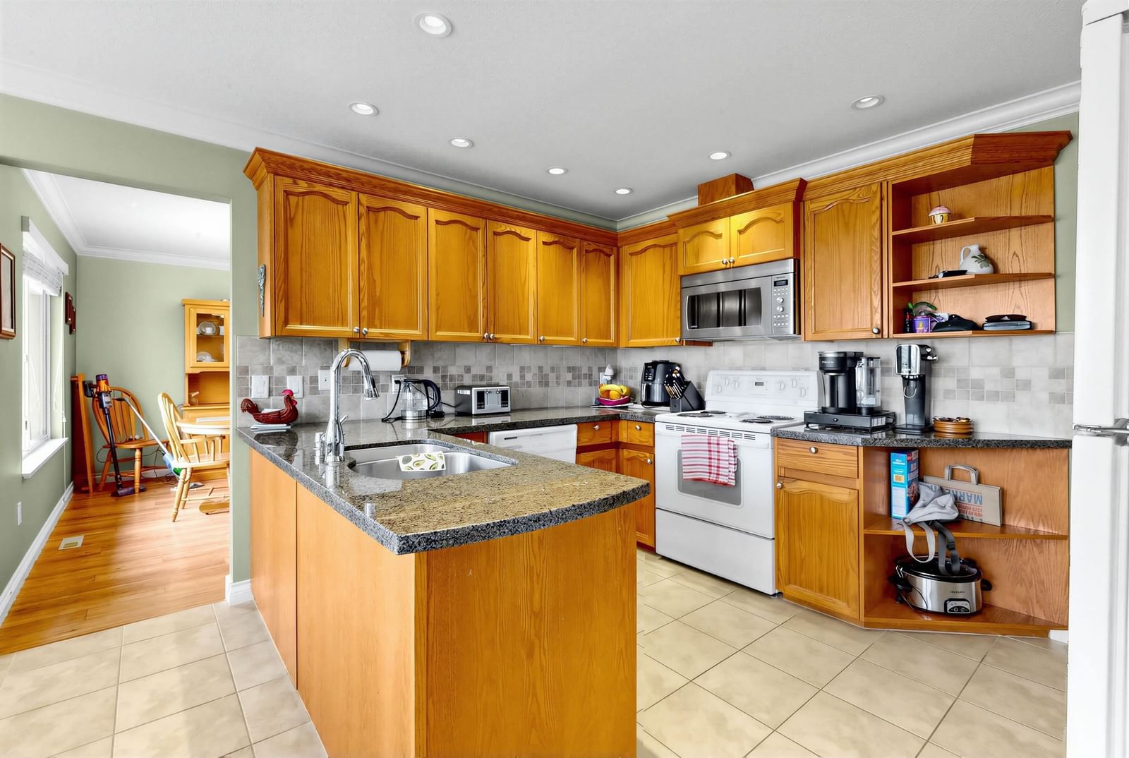 Listing Image 9