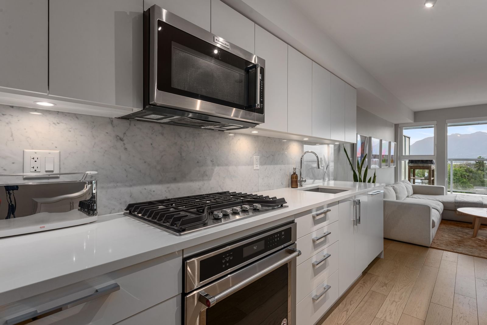 Listing Image 9
