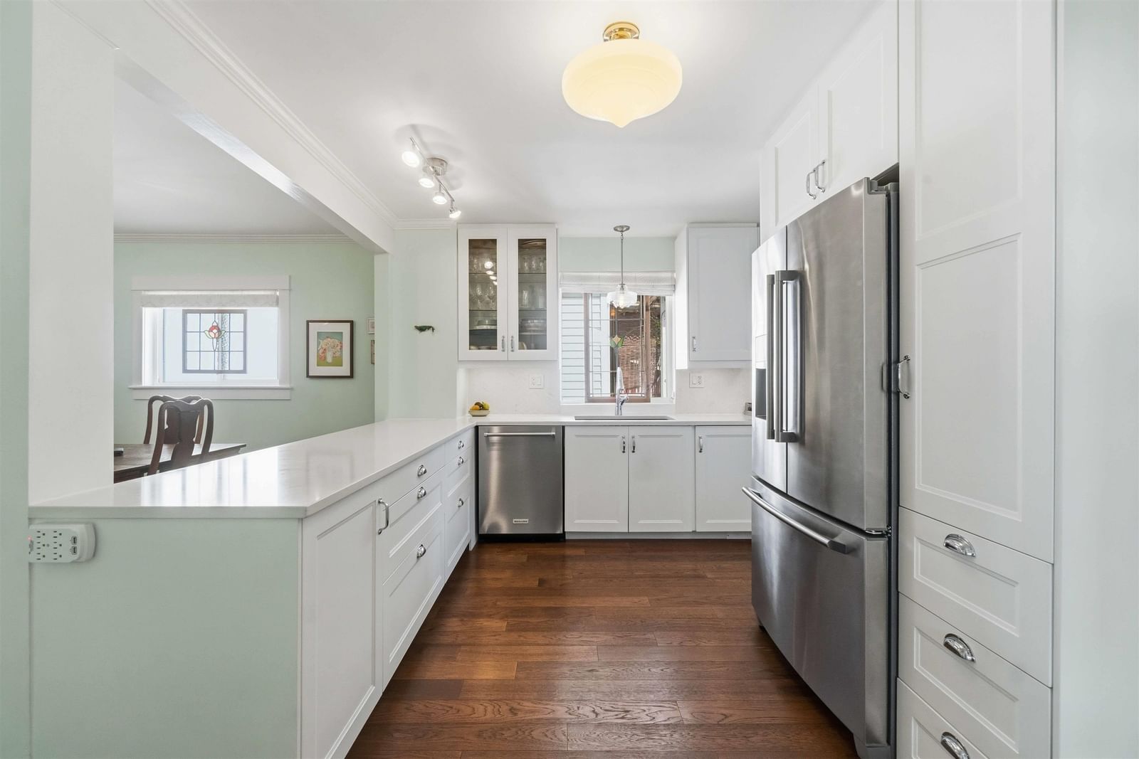 Listing Image 9