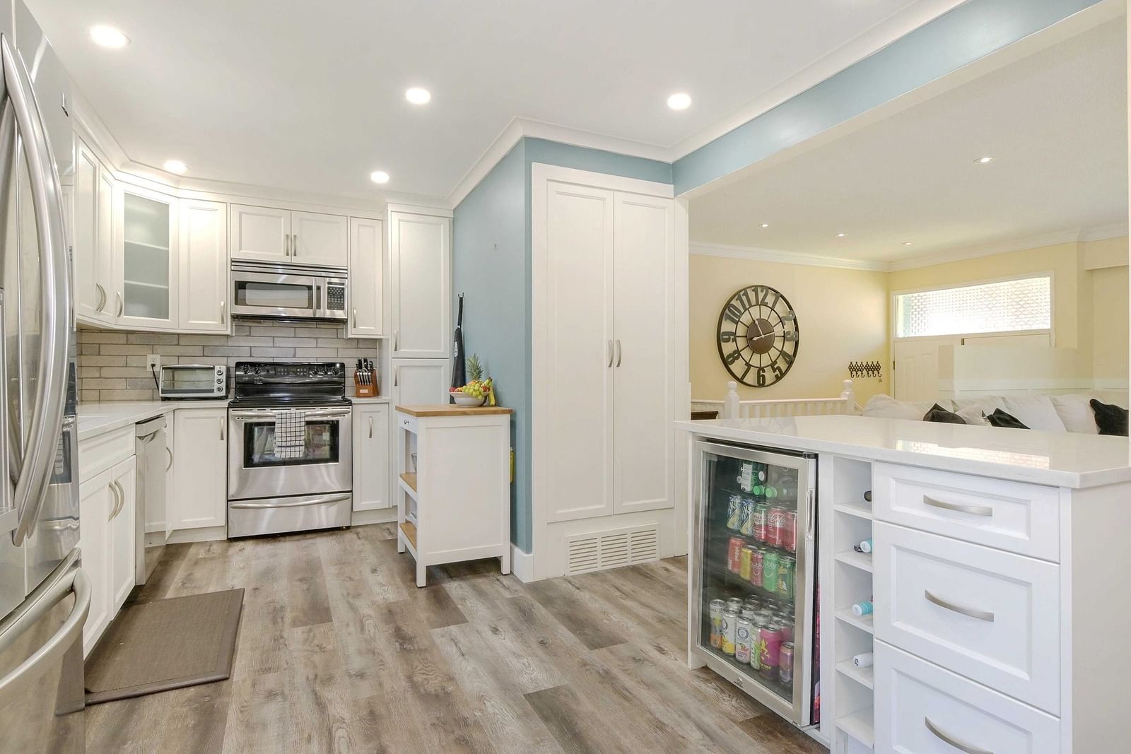 Listing Image 11