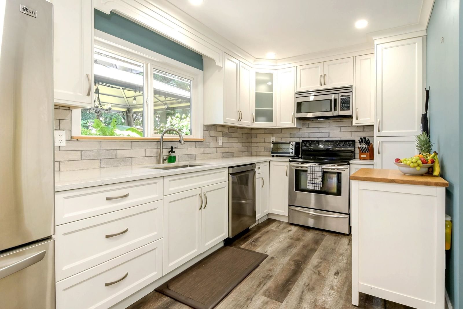 Listing Image 12