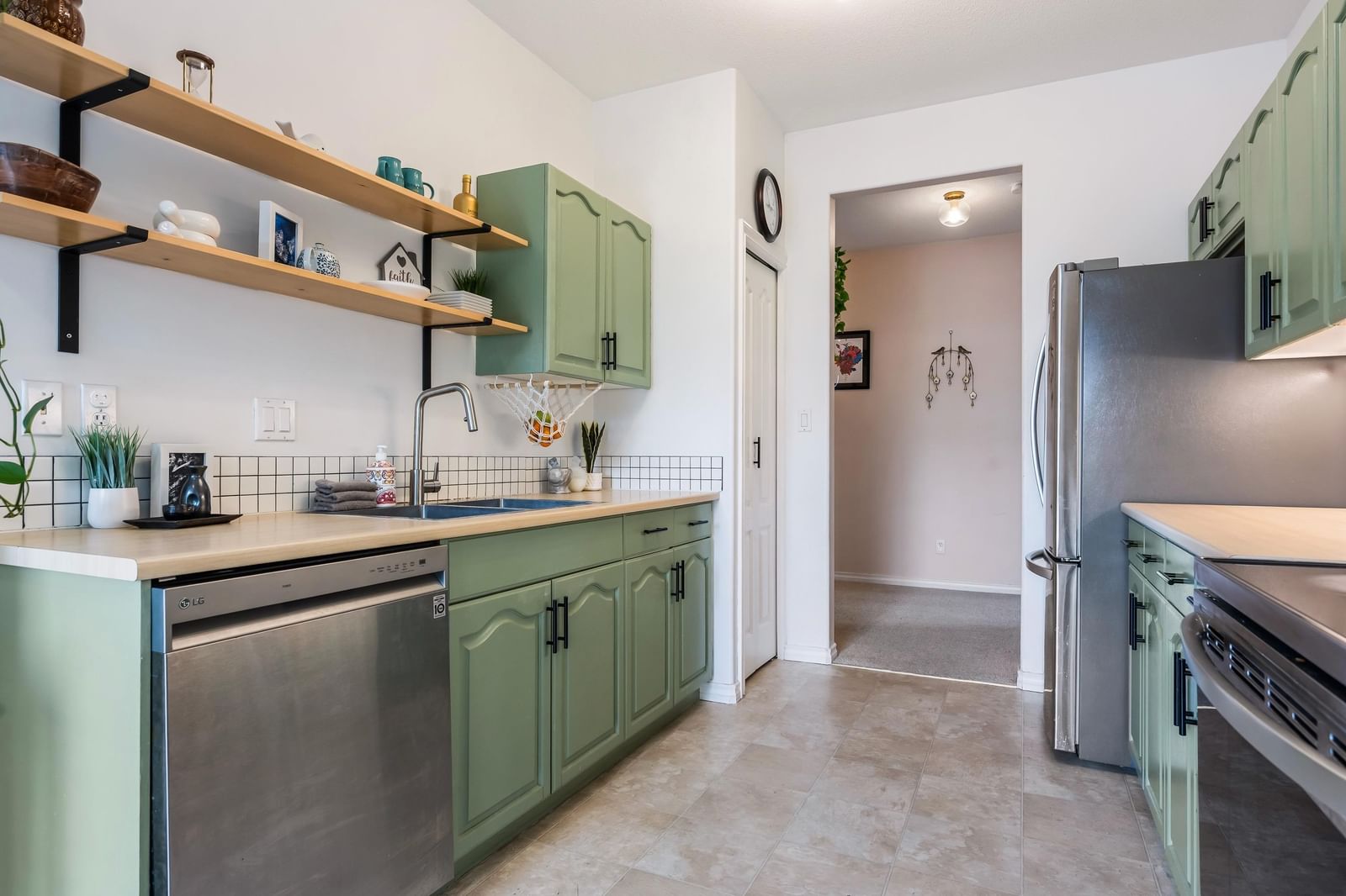 Listing Image 6