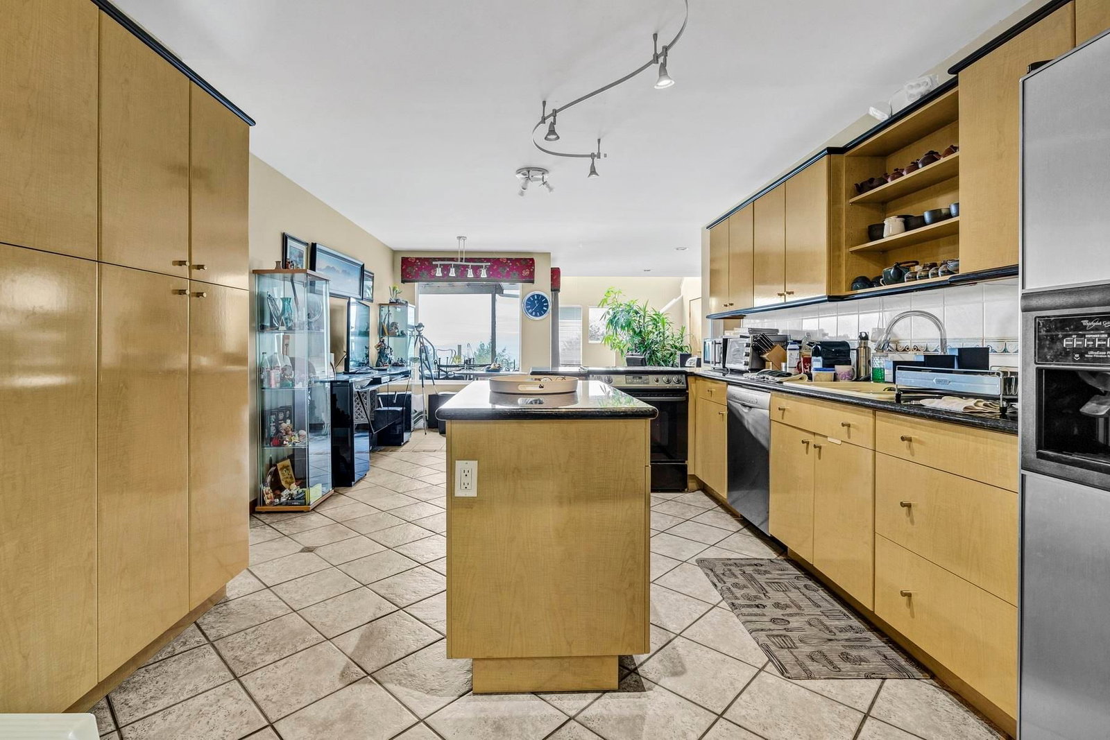 Listing Image 12