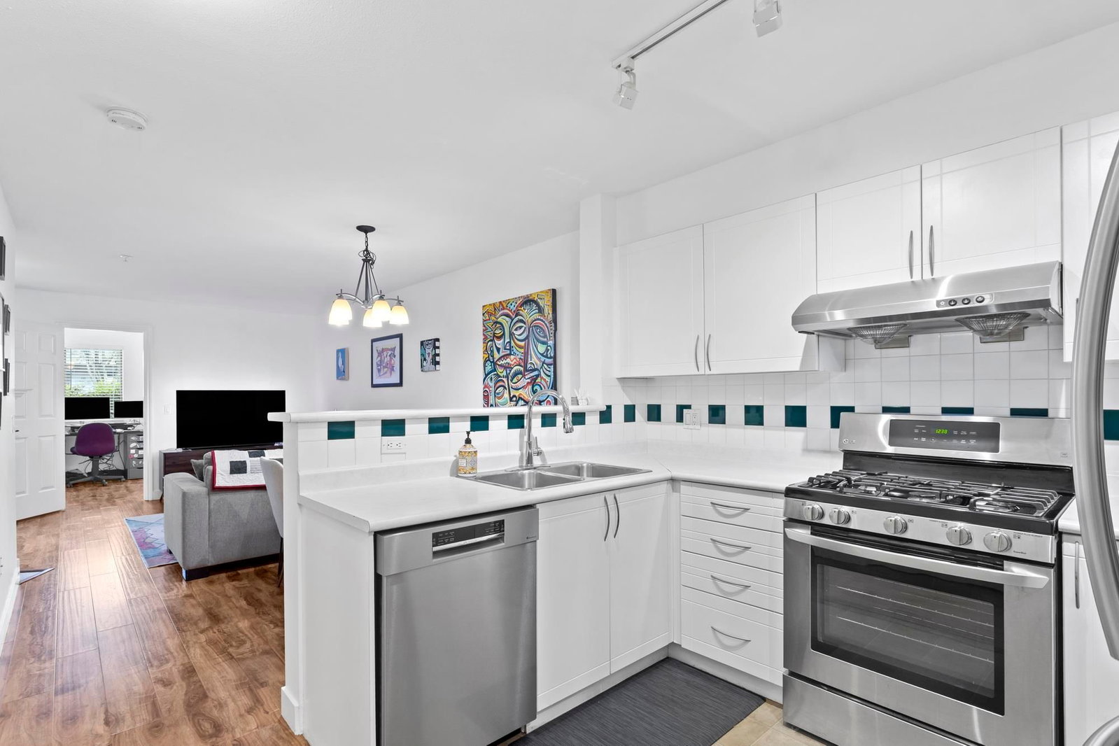Listing Image 11