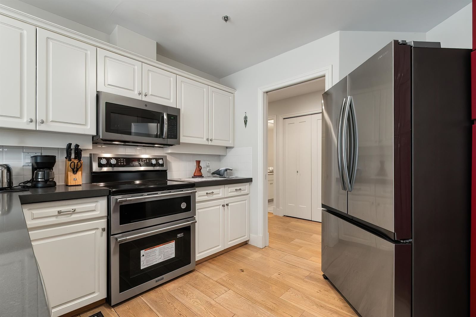Listing Image 8