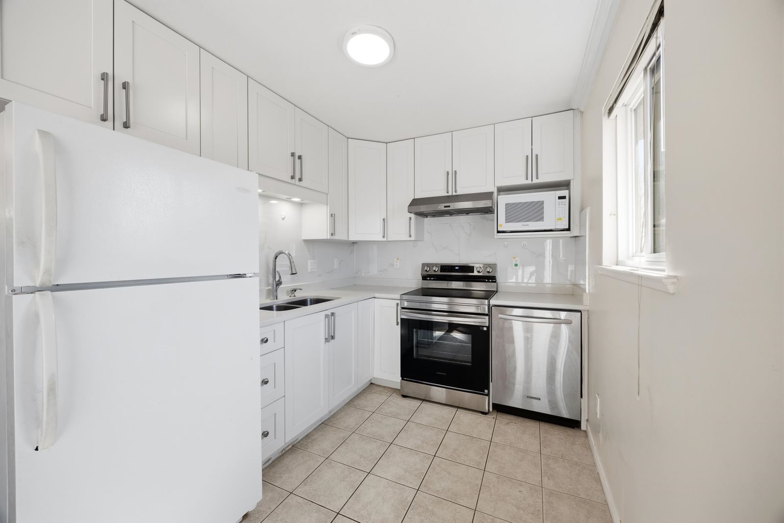 Listing Image 14
