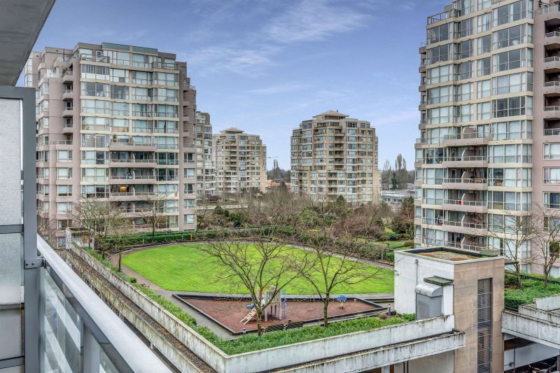 8068 Westminster Highway #905, Richmond, British Columbia