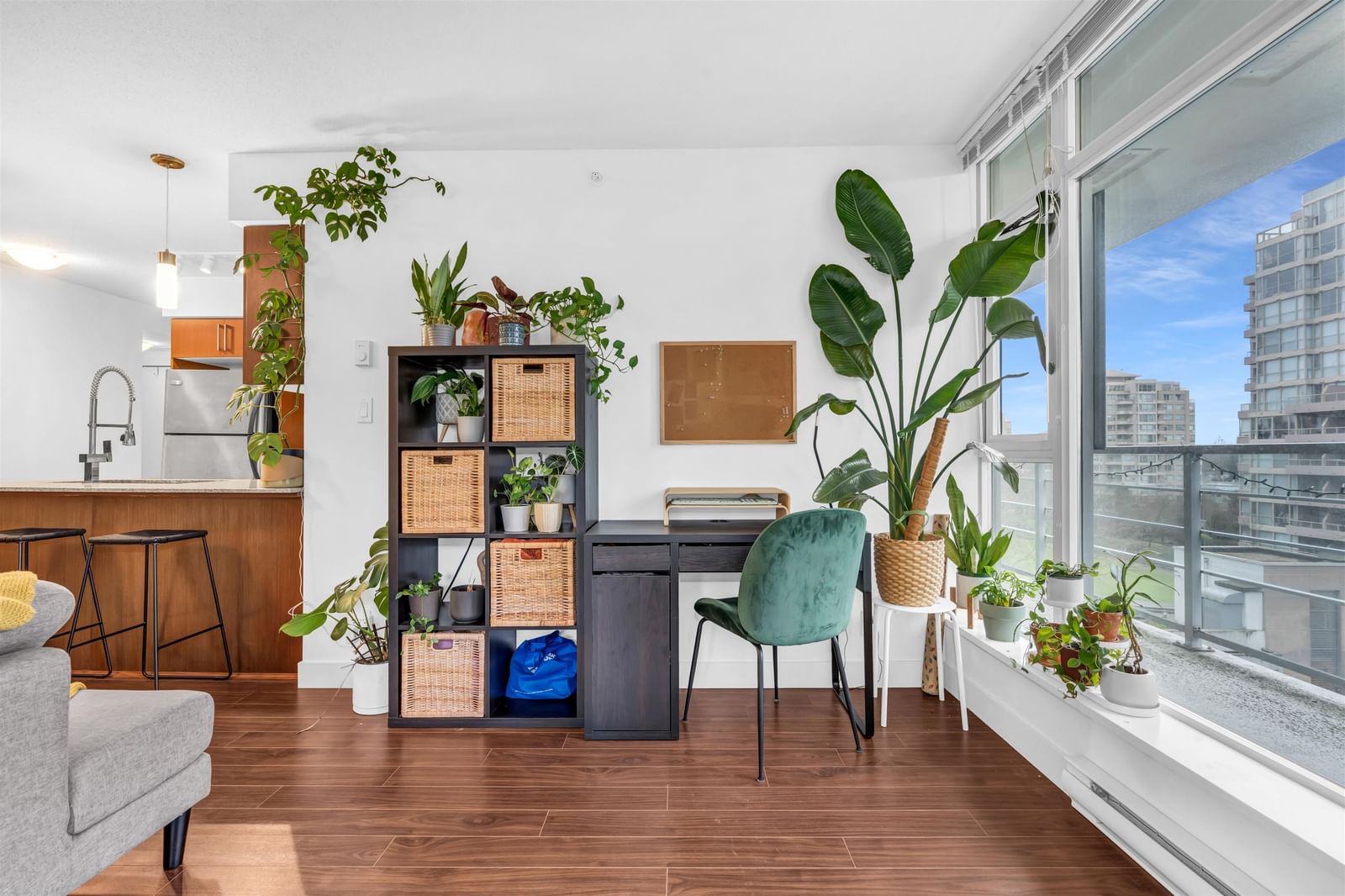 Listing Image 12