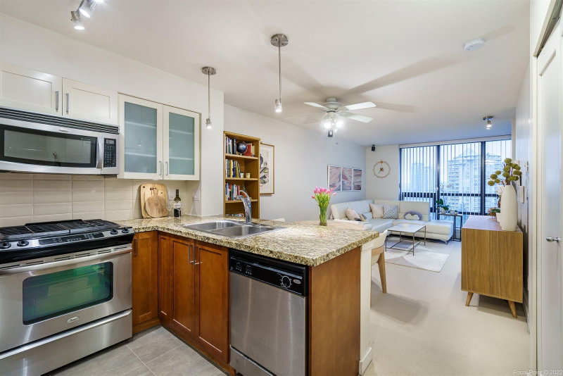 1102 - 1 Renaissance Square