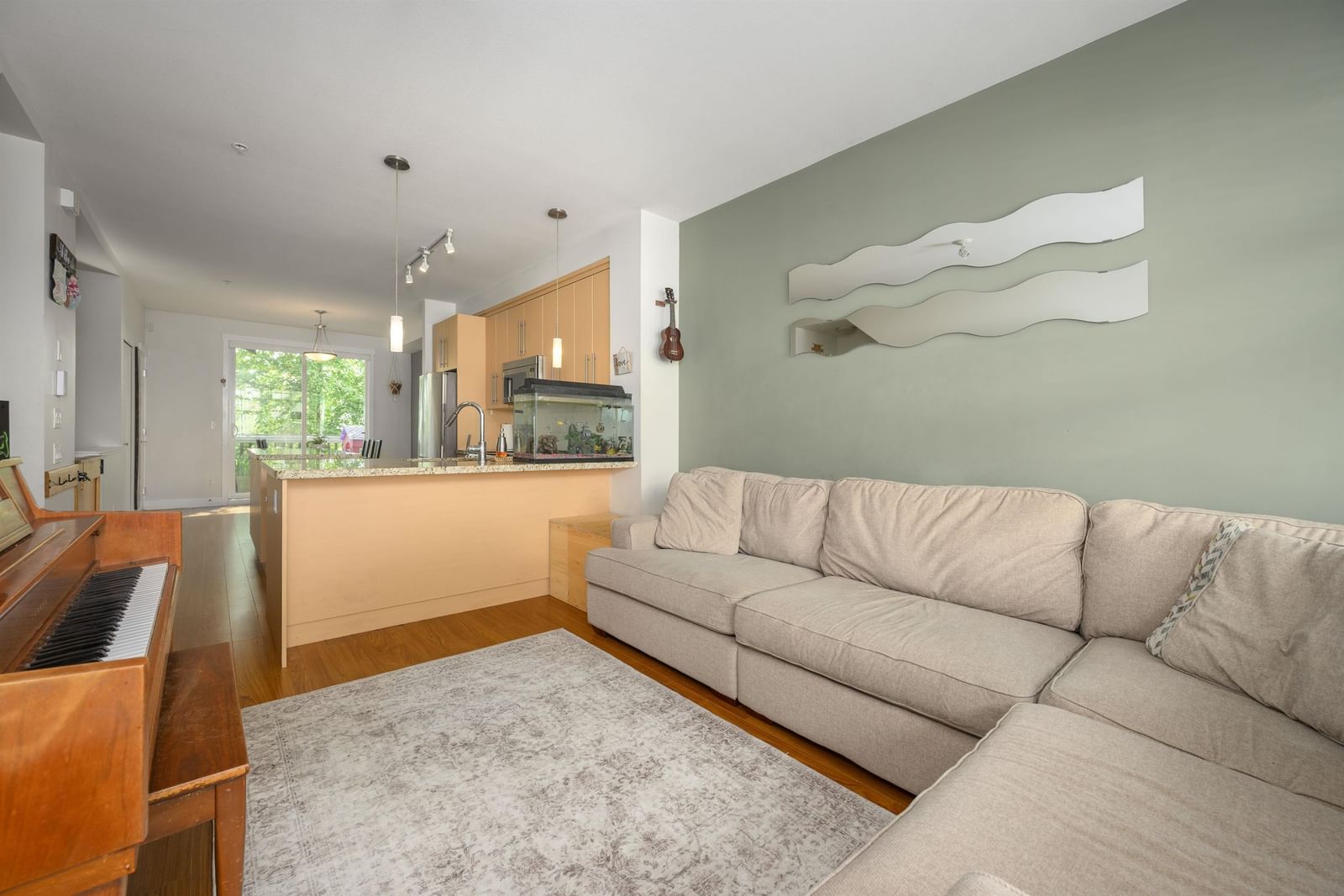 Listing Image 12