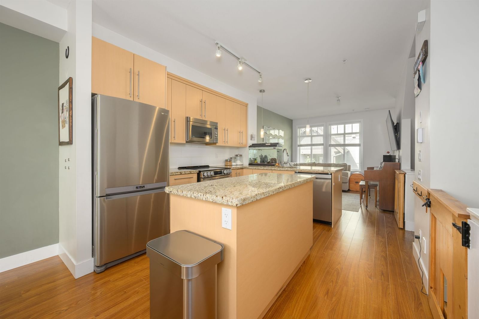 Listing Image 9