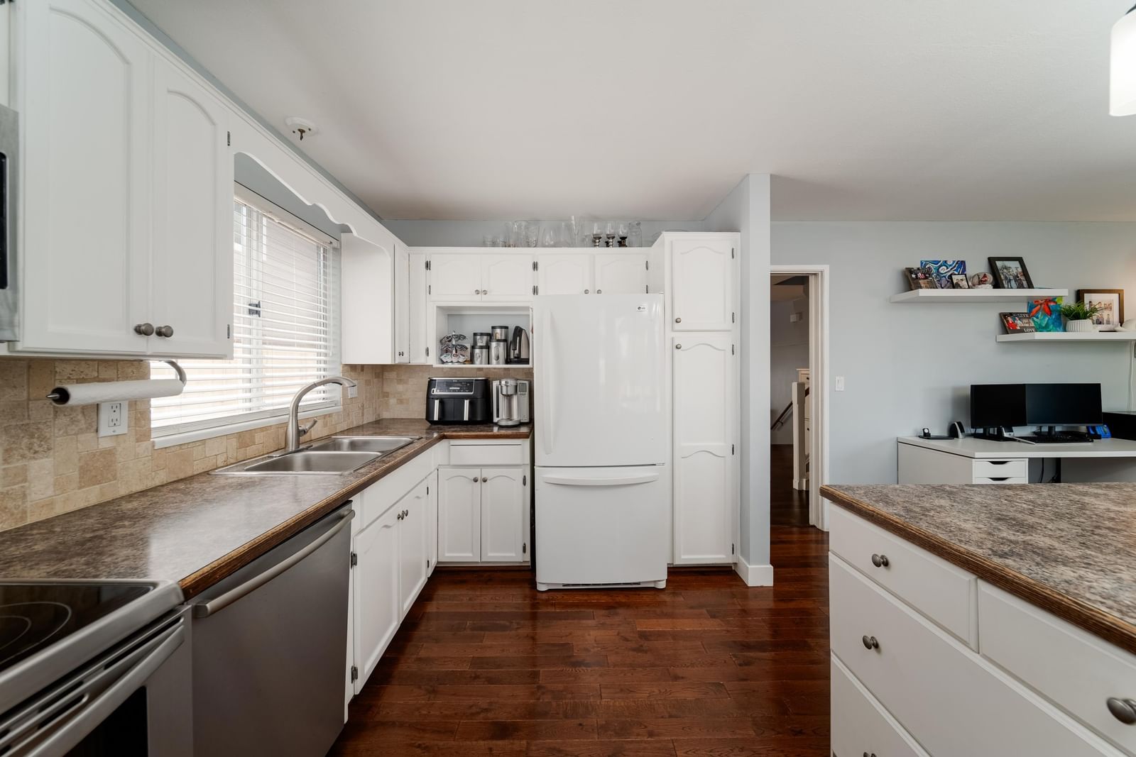 Listing Image 15