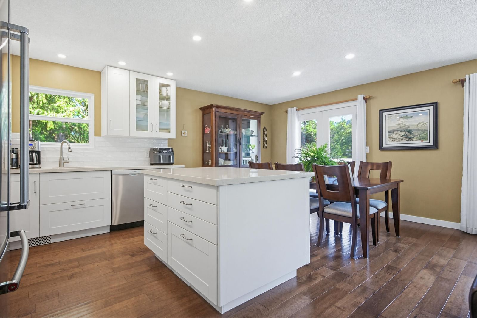 Listing Image 12