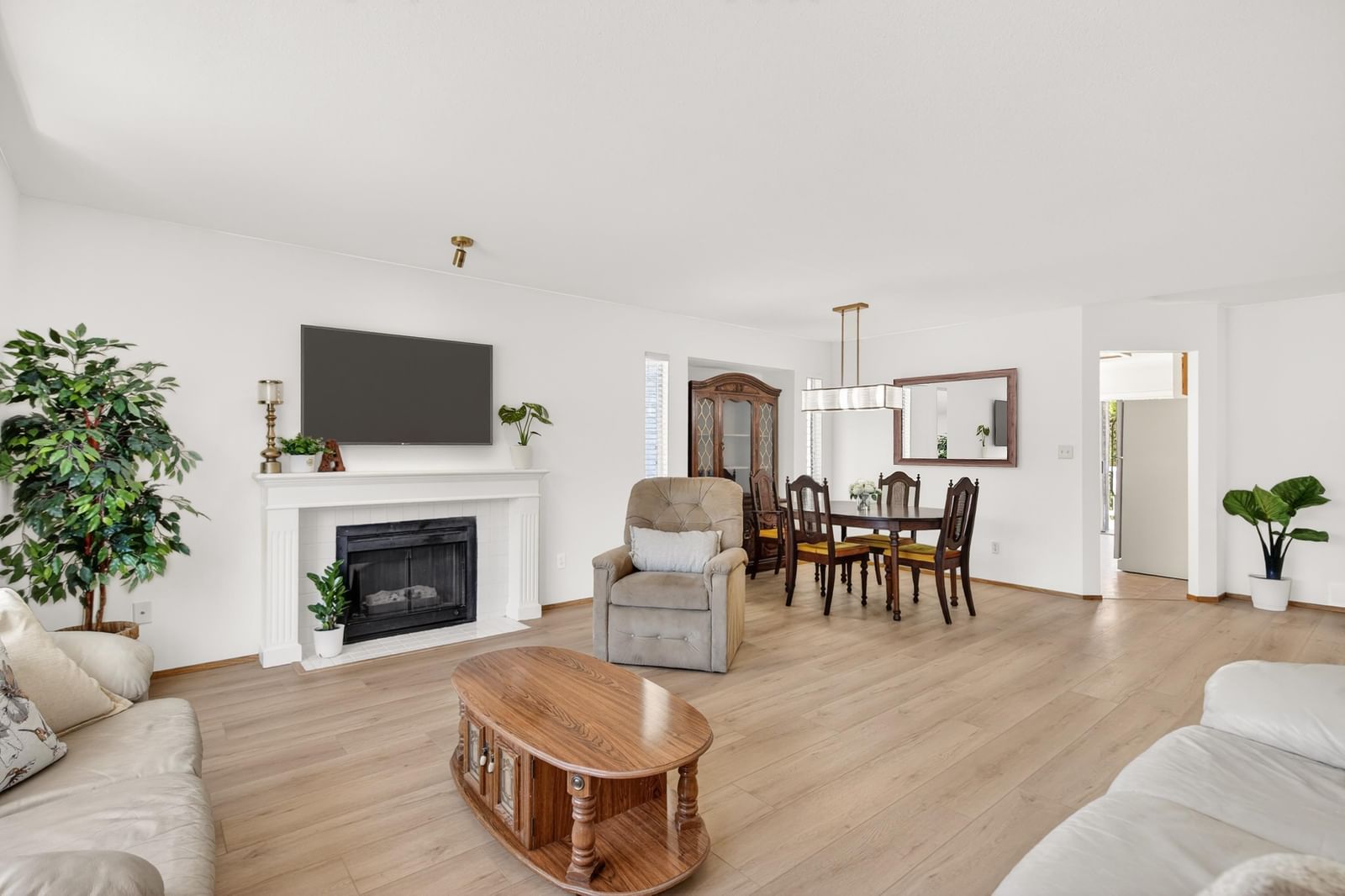 Listing Image 6