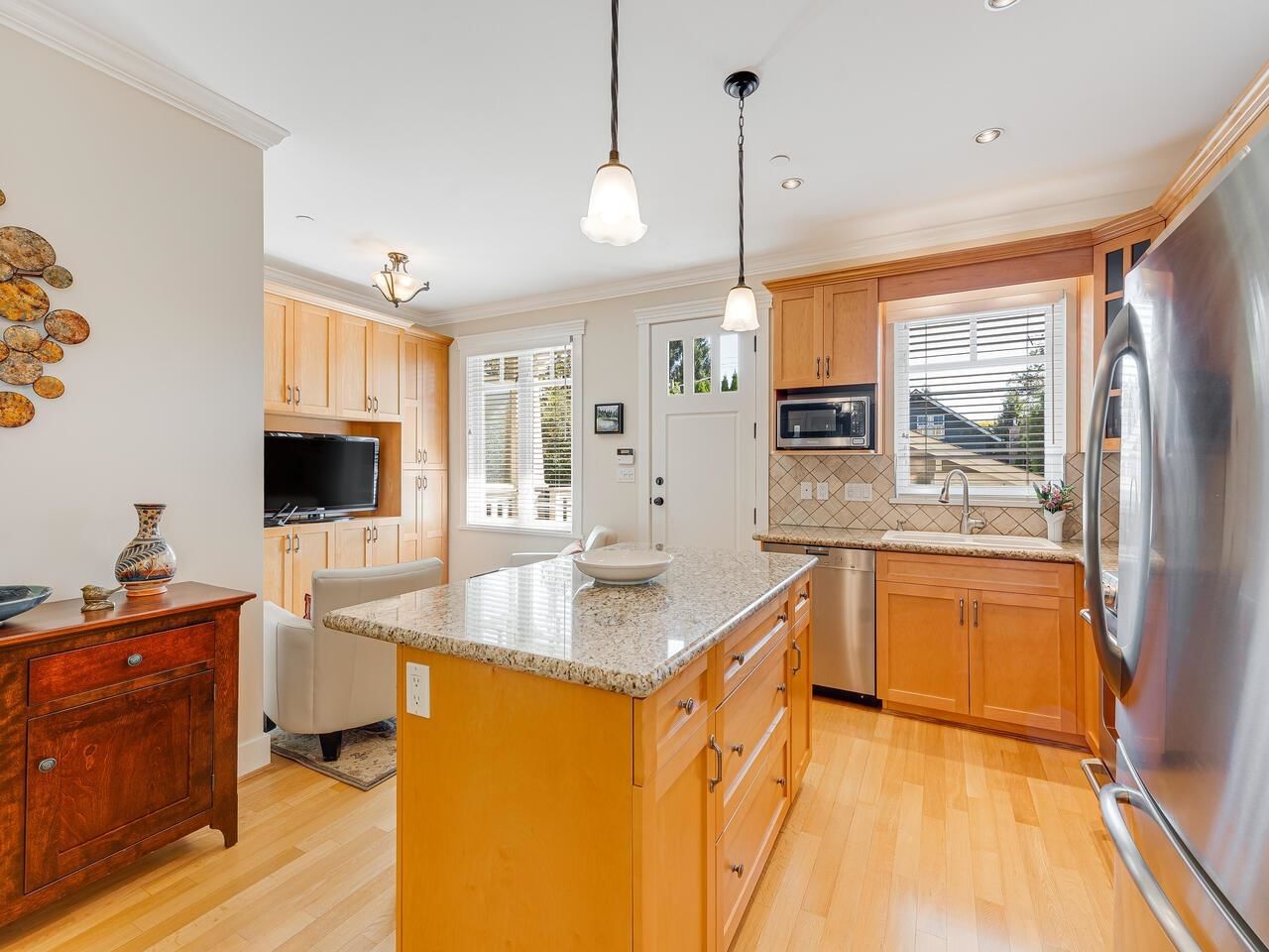 Listing Image 11