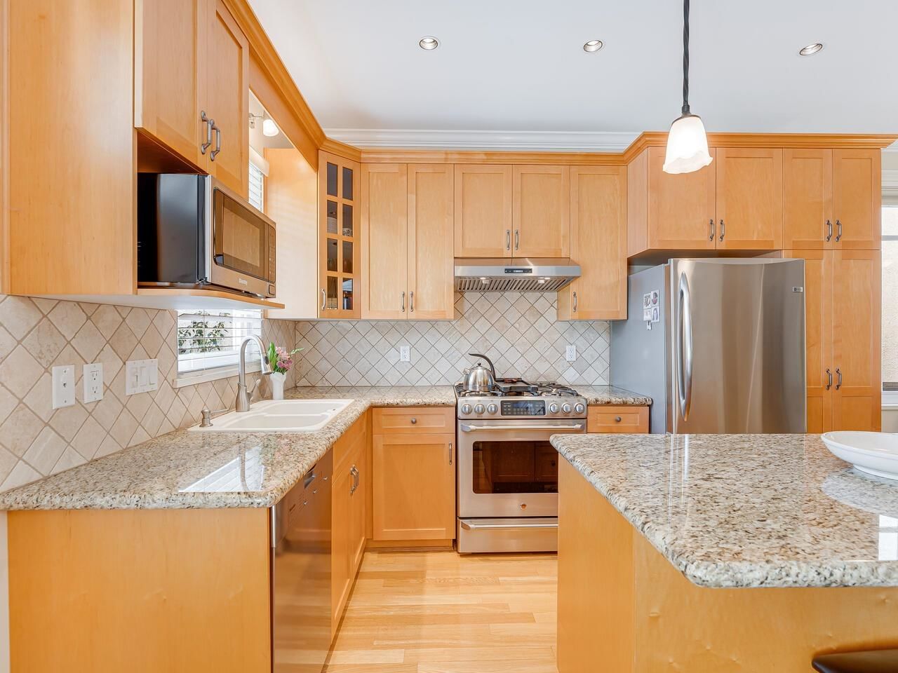 Listing Image 12