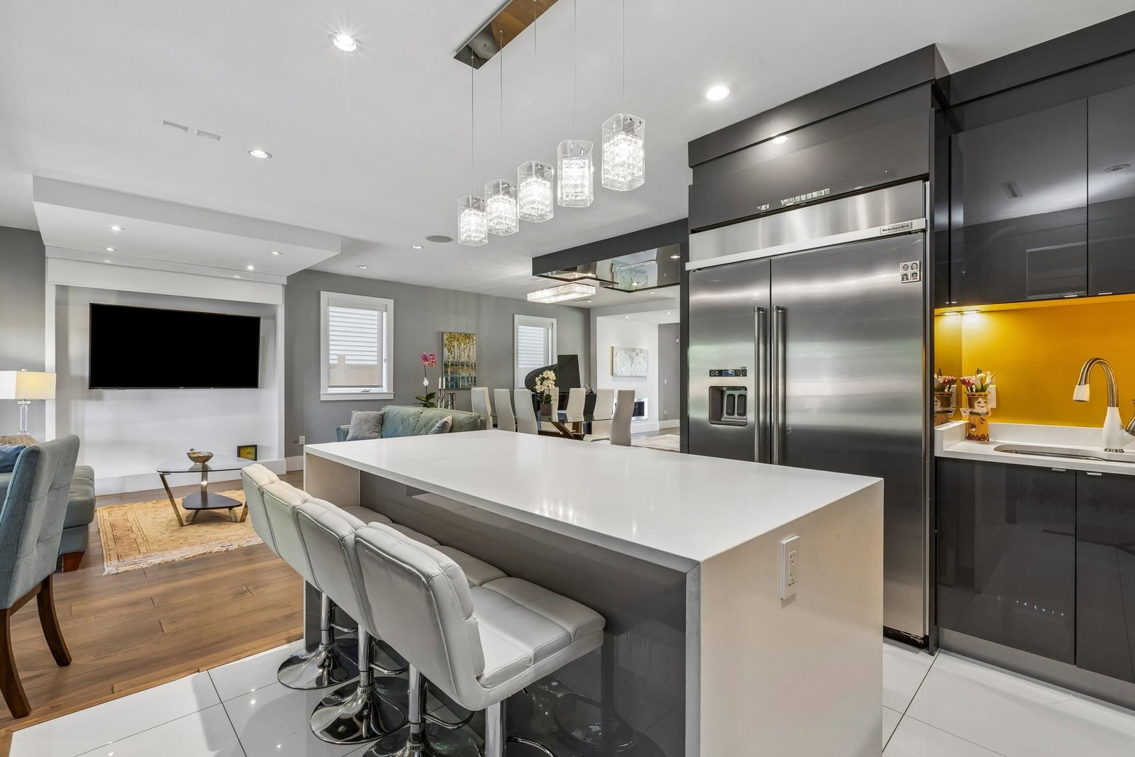 Listing Image 12