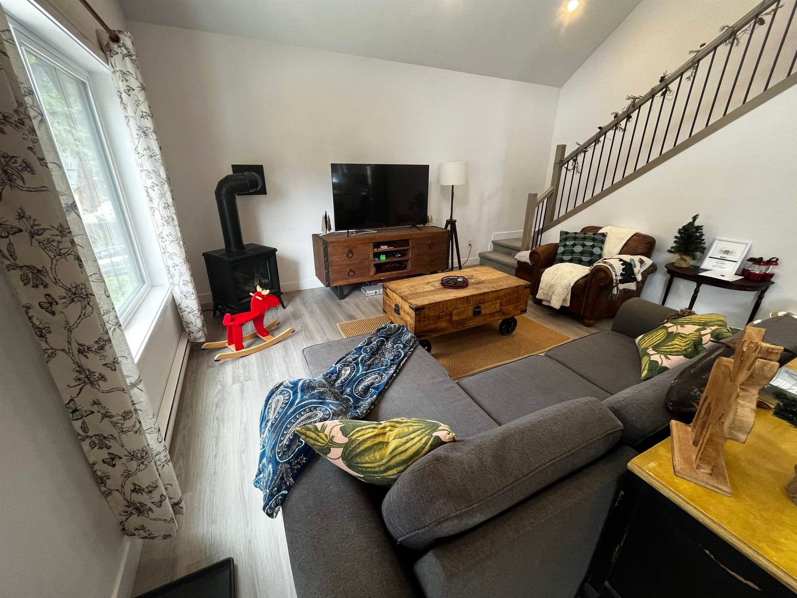 Listing Image 10