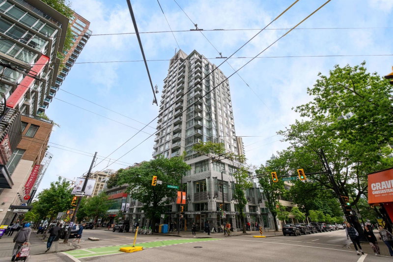 801 - 480 Robson Street