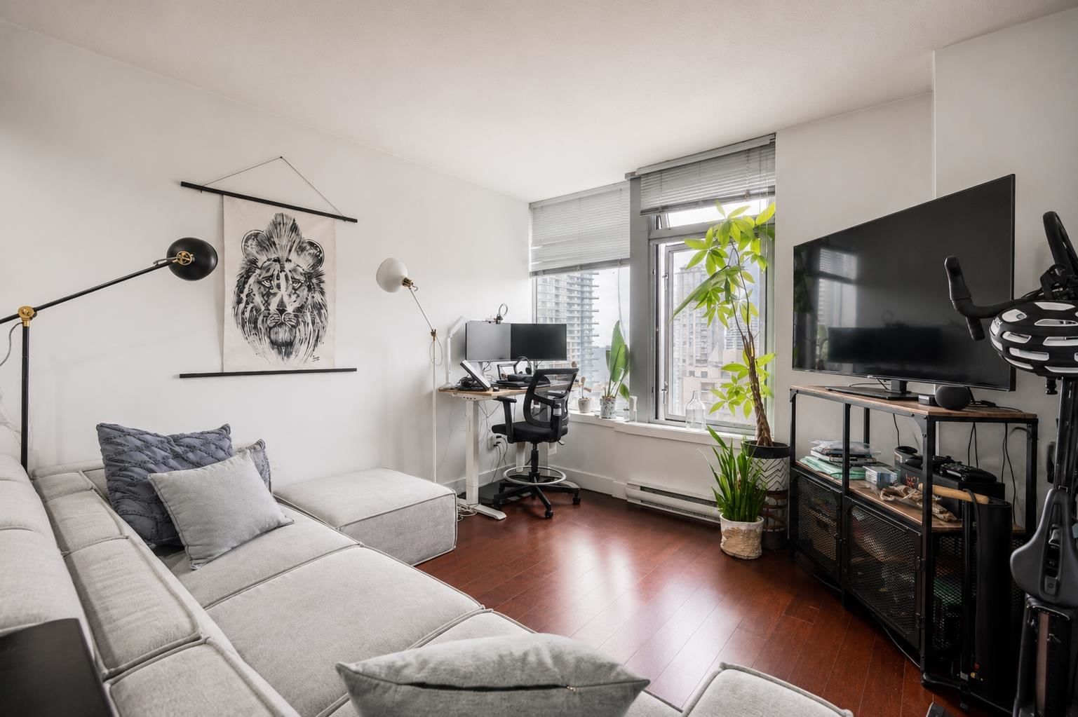 Listing Image 10