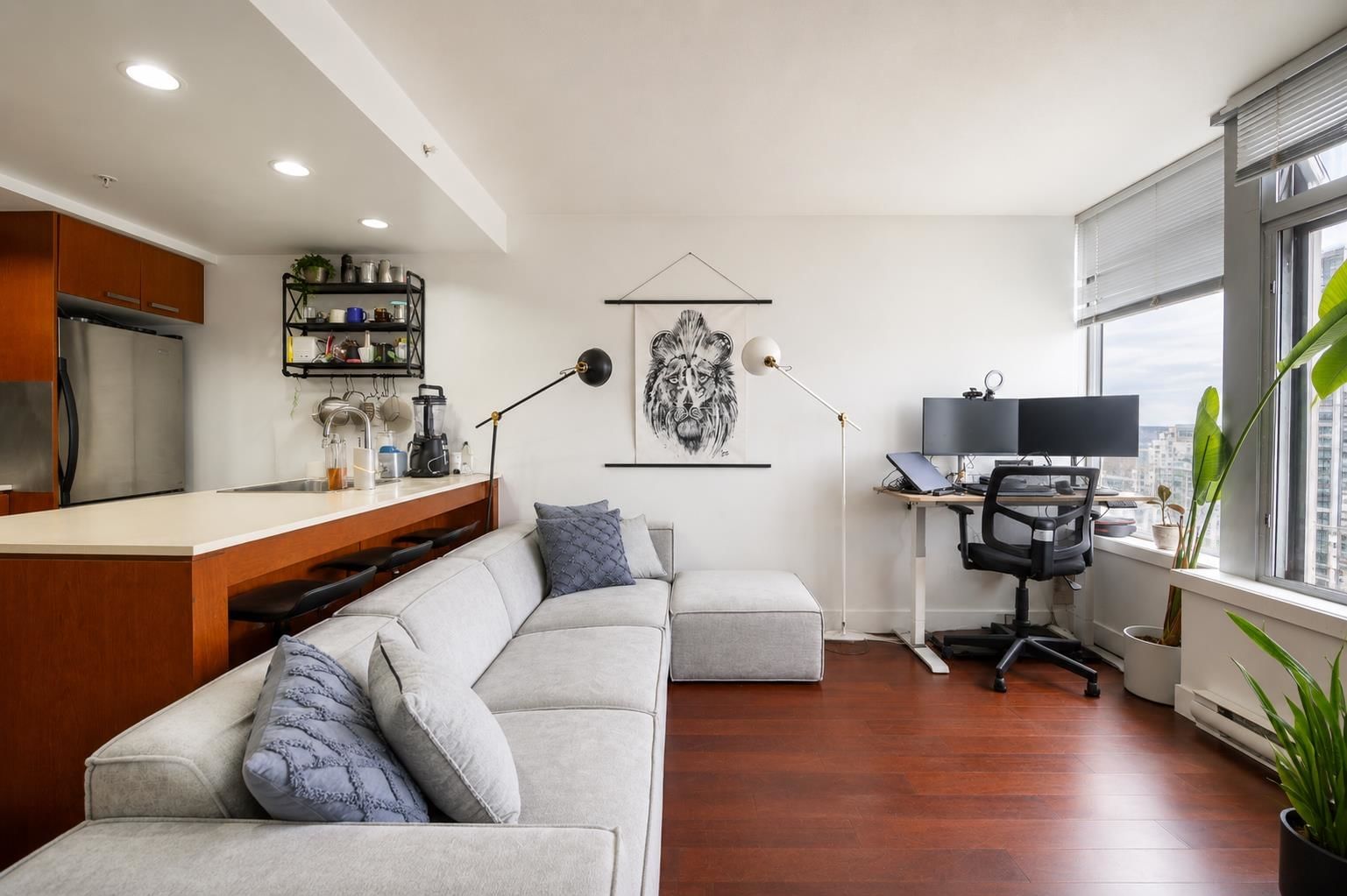 Listing Image 11