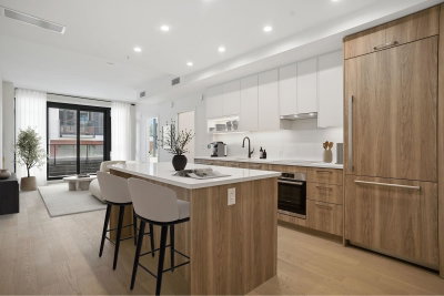 204 - 8398 Oak Street
