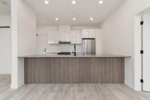604 - 32838 Landeau Place