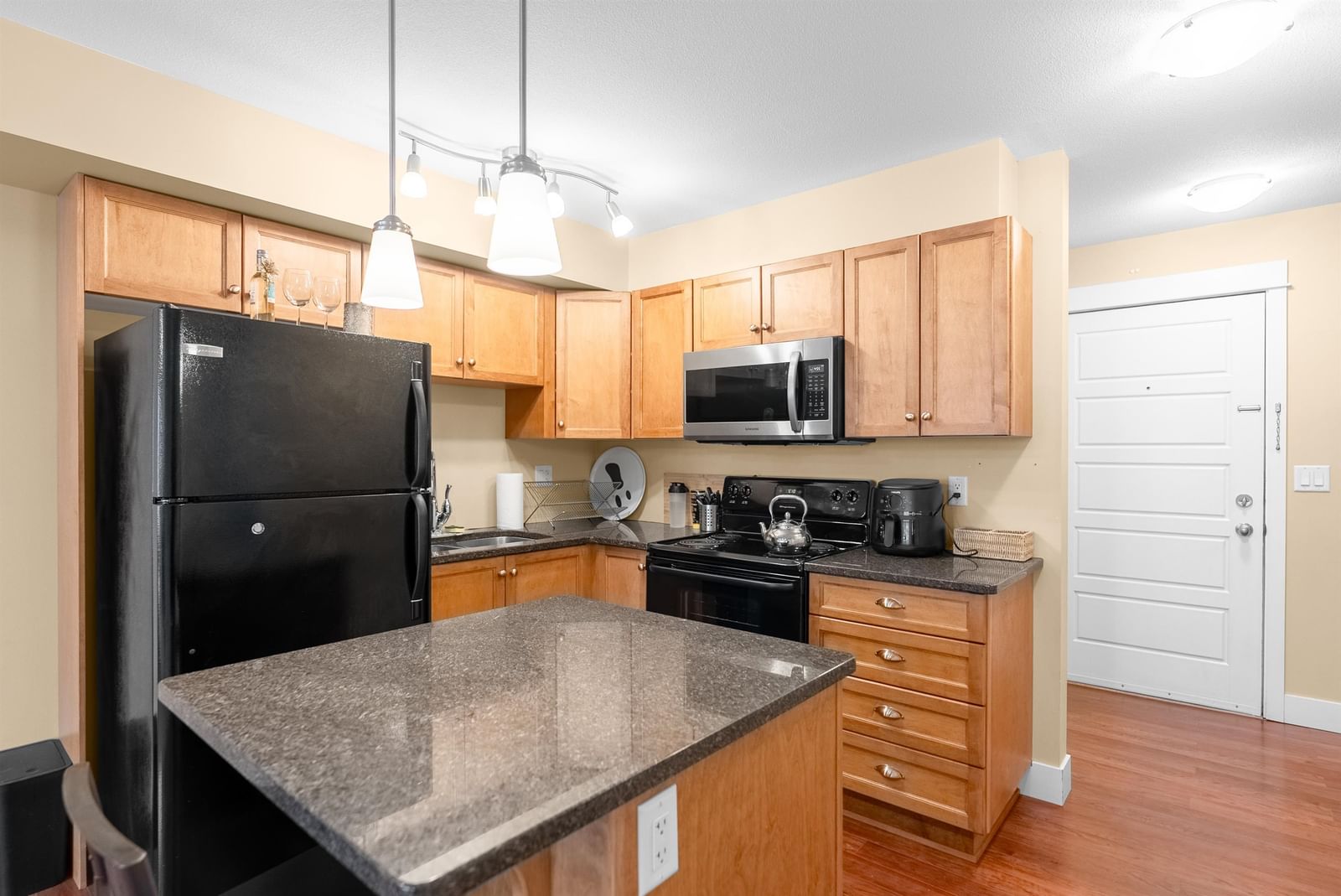 Listing Image 9