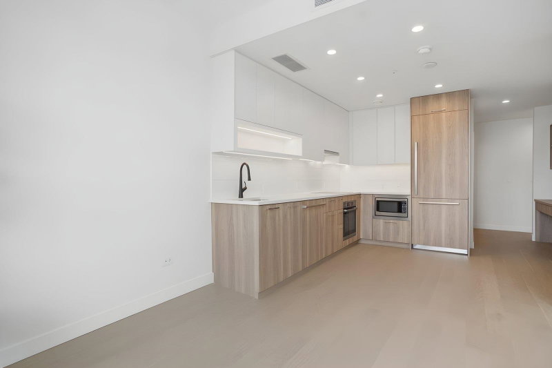 202 - 8398 Oak Street