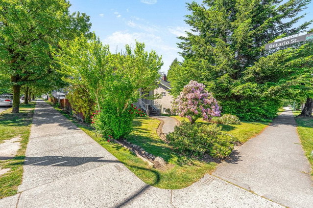 6 King Edward Avenue W