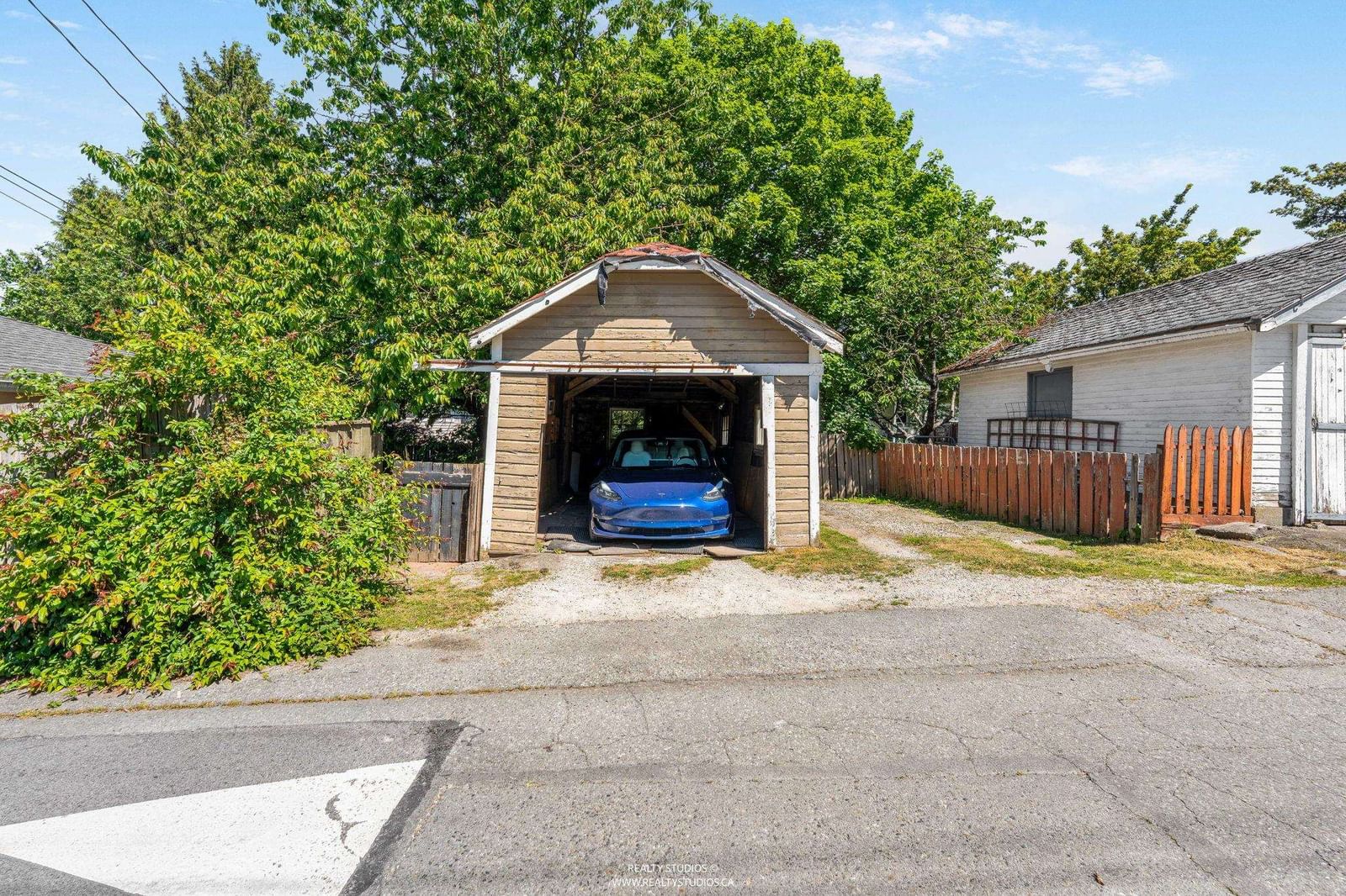 Listing Image 4