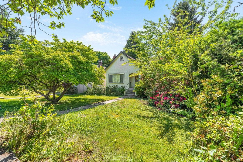 28 King Edward Avenue W