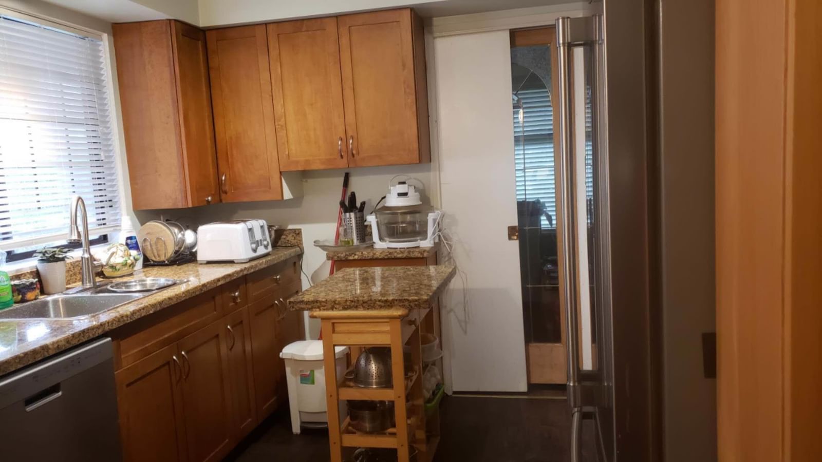 Listing Image 3