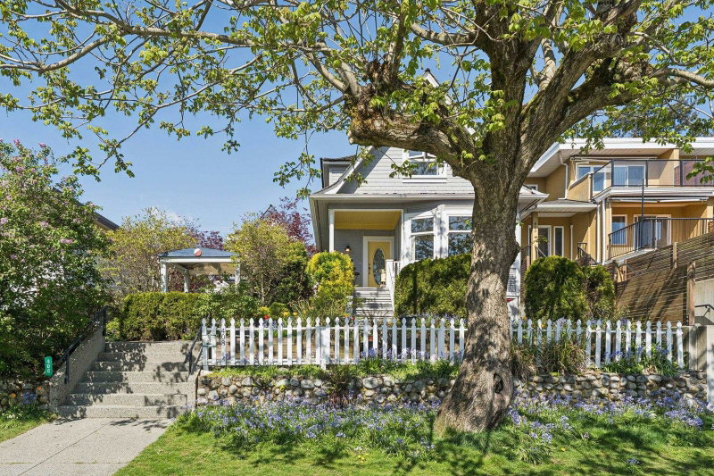 408 2nd Street E, North Vancouver, British Columbia