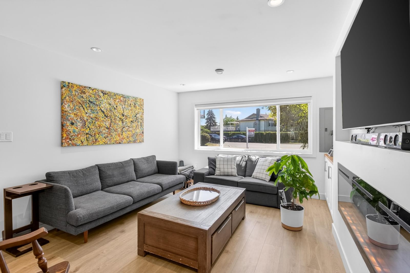 Listing Image 11
