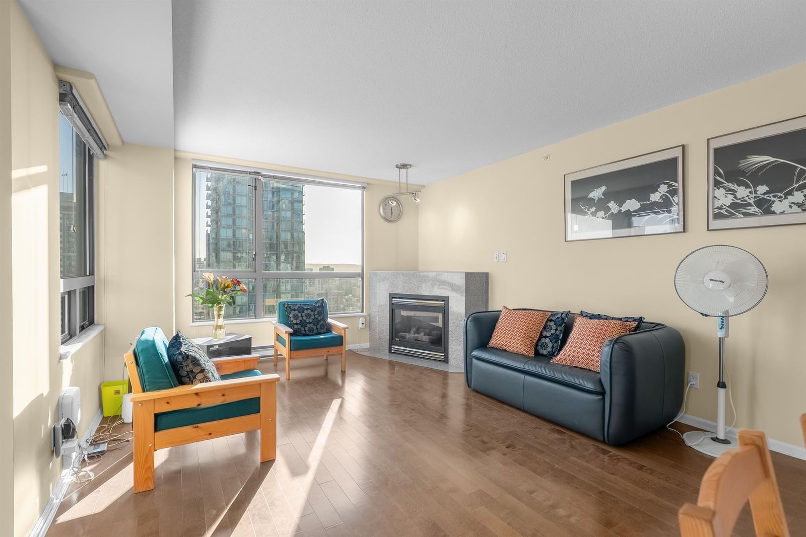 Listing Image 10