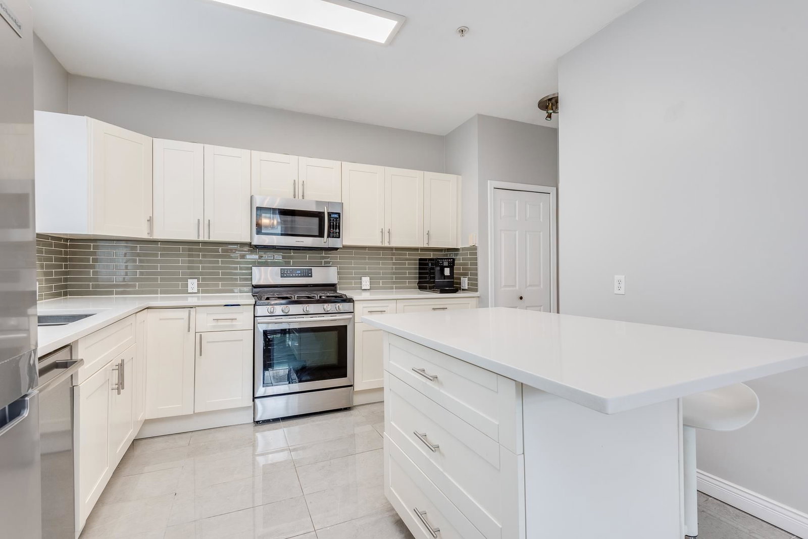 Listing Image 16