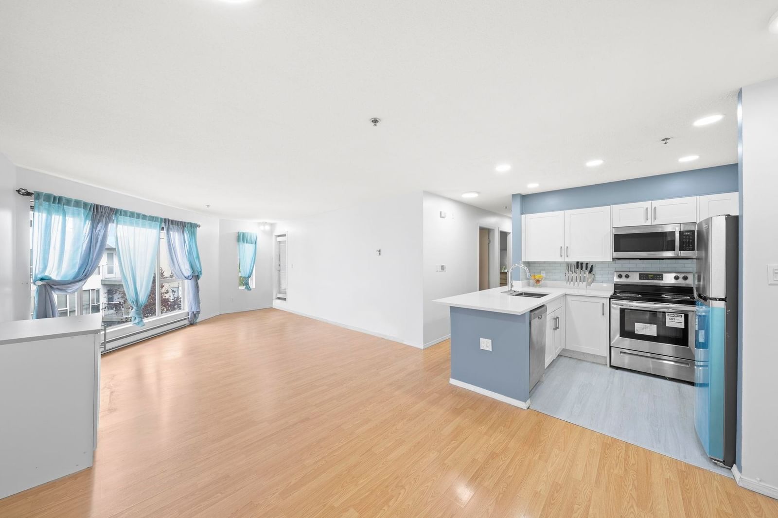 Listing Image 14