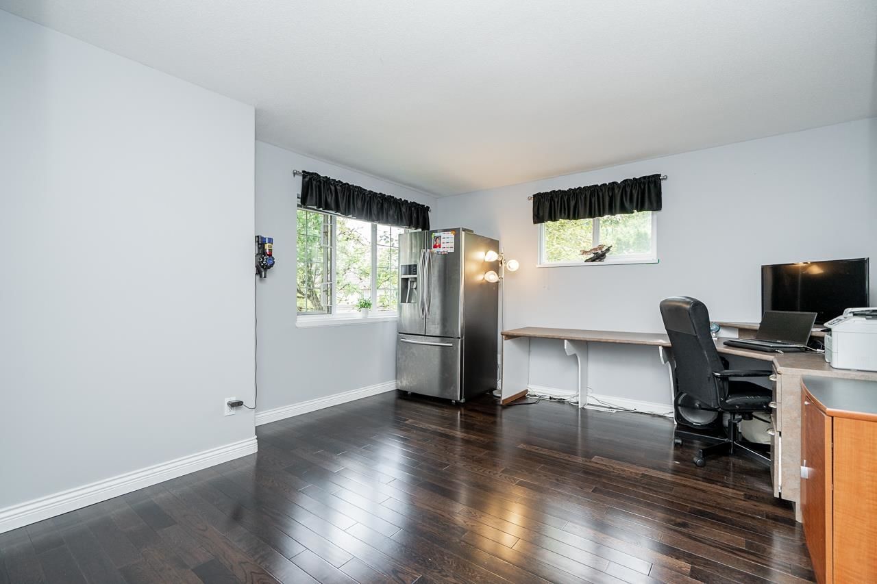 Listing Image 16